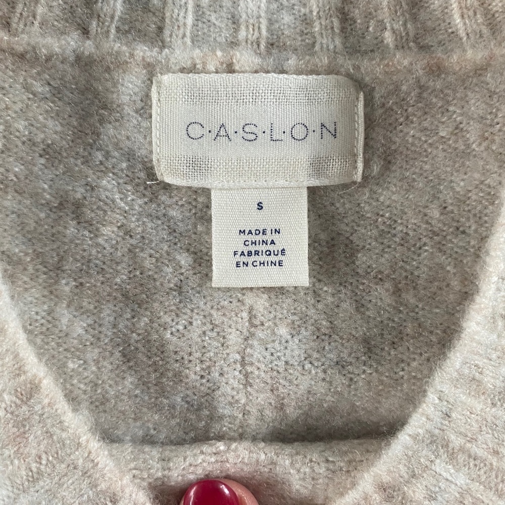 2 sweaters - Picture 6 of 8